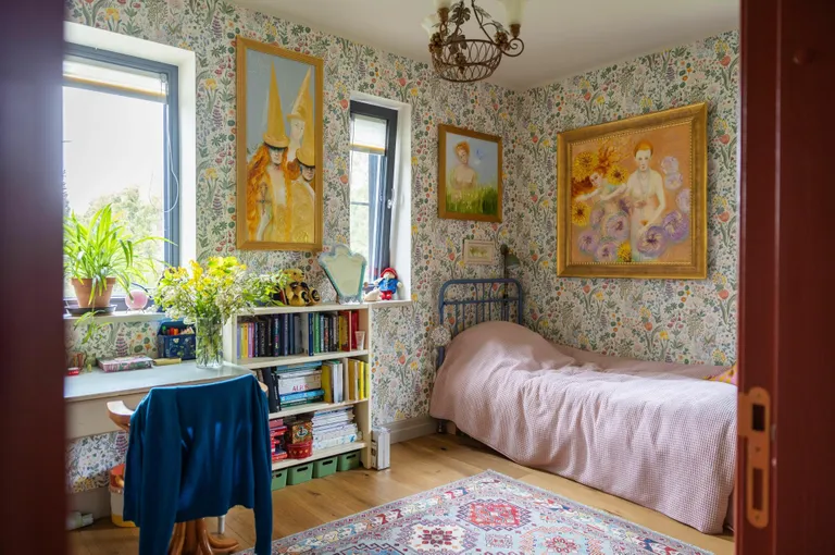 Anita Astrid tegi oma tuppa ise lilleseade.