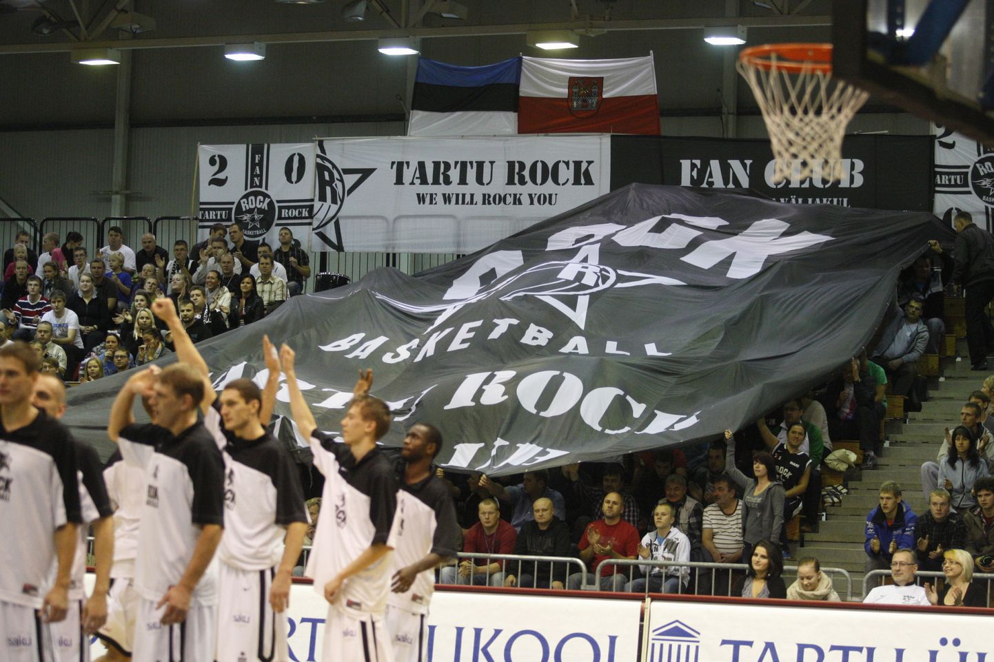 Tartu Rocki meeskond ja fännid aastal 2012.