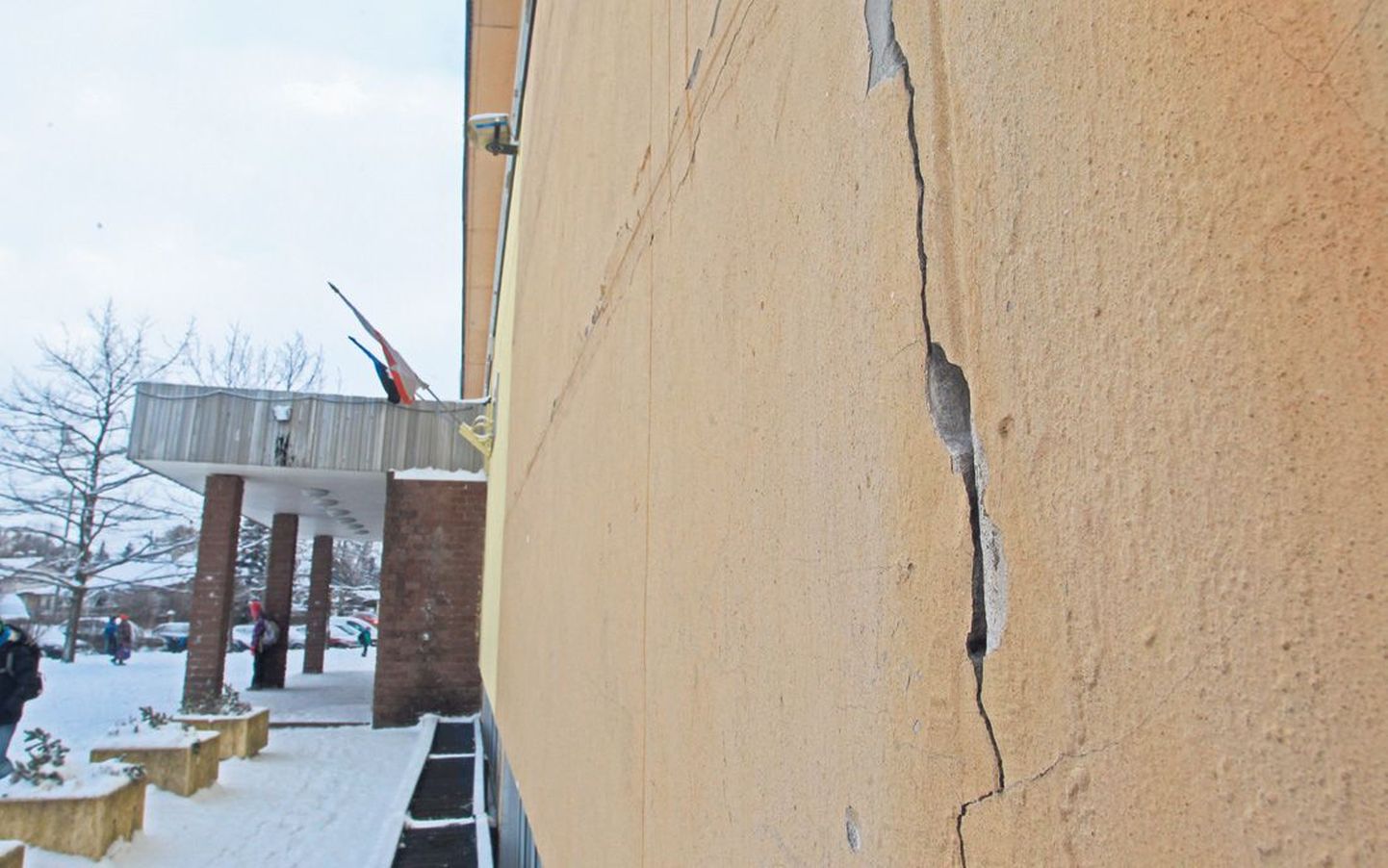 Hansa kooli fassaad lausa karjub remondi järele, kuid Tartu linnal selleks raha ei ole.