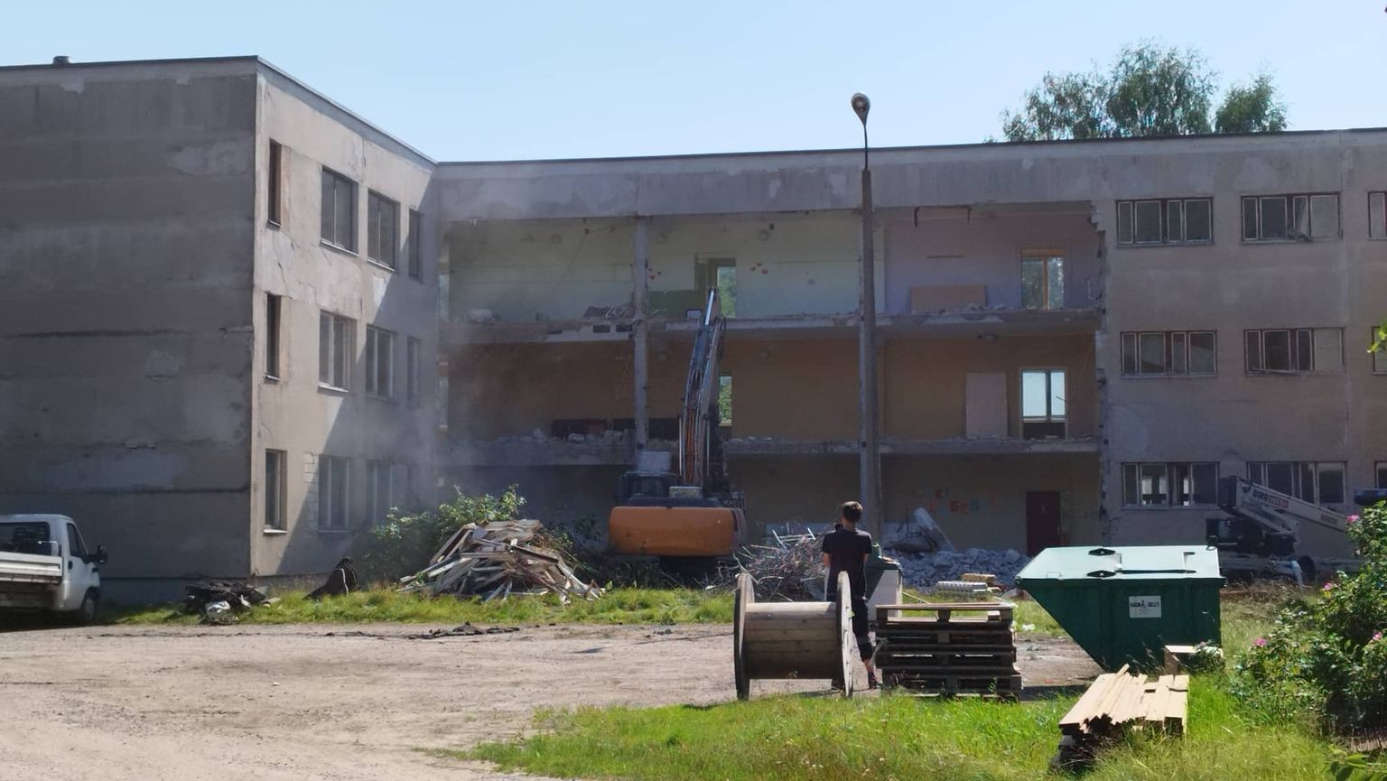 Põlvas algasid Lina tänava koolimaja rekonstrueerimistööd. B-korpus lammutatakse.