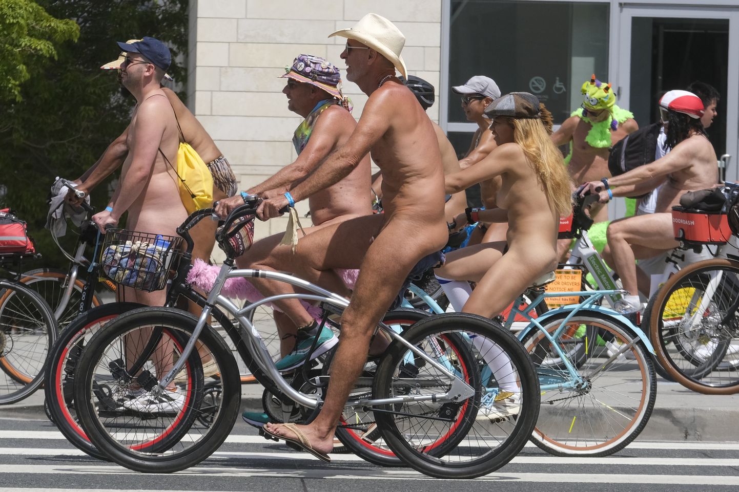 World Naked Bike Ride в Лос-Анджелесе.