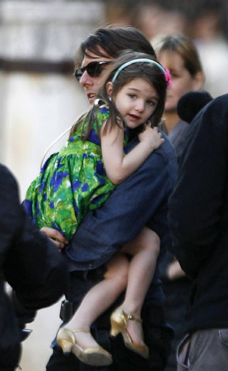 Aktieru Toma Krūza un Keitijas Holmsas meitiņas Suri iespaidīgās garderobes vērtība tiek lēsta ap diviem miljoniem USD 