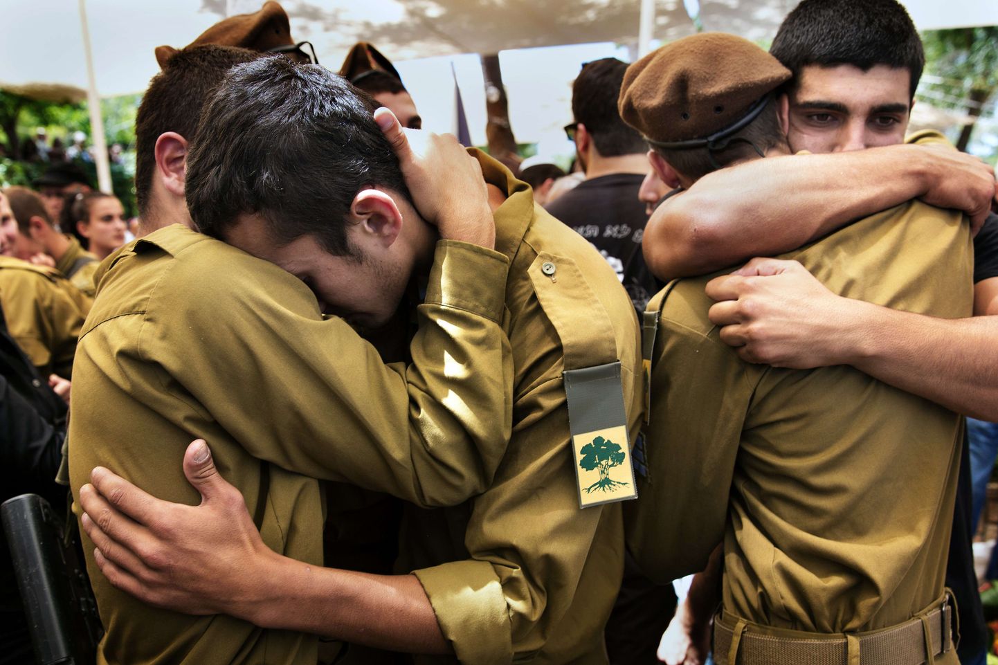 Iisraeli sõdurid leinavad langenud kaaslasi.