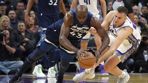 NBA otsepilt: grislikarud üritavad vastuolulisest superstaarist ilma jäänud hundikarja taltsutada