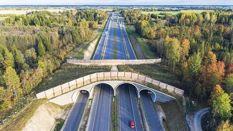 Совет уполномоченных Центристской партии поддержал строительство четырехполосных шоссе в кредит