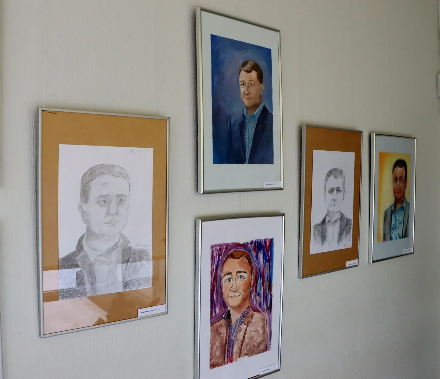 Портреты руководителя на стене: в Ахтмеской школе искусств идея выставки портретов Эдуарда Одинца якобы была коллективно придумана преподавателями изобразительного искусства.