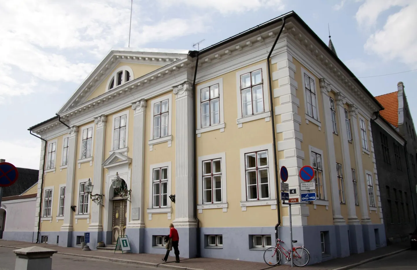 Pärnu raekoda.