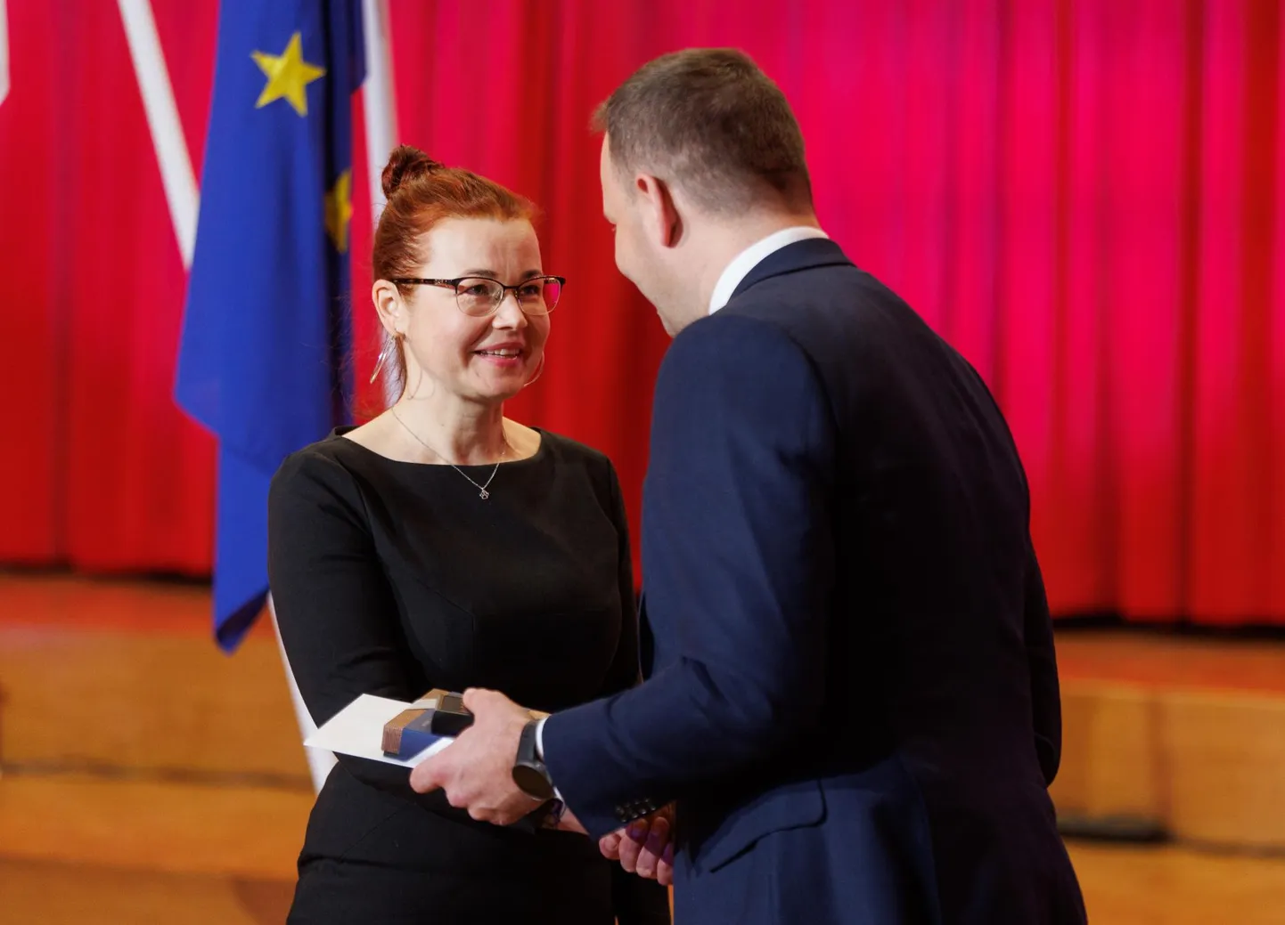 Esmaspäeval andis siseminister Lauri Läänemets kodanikupäeva tänuüritusel kodanikupäeva aumärgi Triinu Priksile, kes pani aluse Viljandi loomade varjupaigale ja heaolukeskusele.