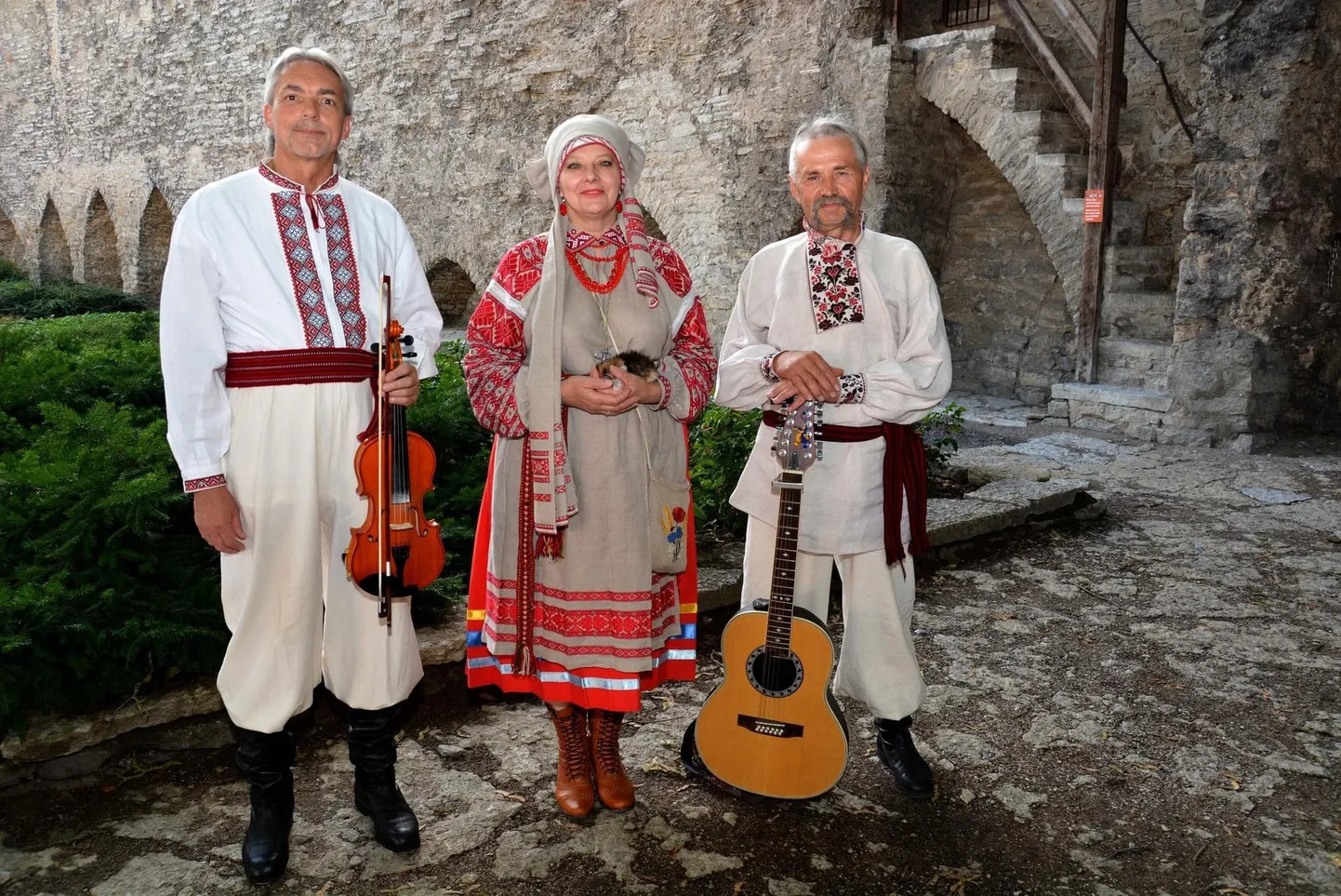 Folklooriansambel Perelaz esitab laupäevasel kontserdil kevadlaule.