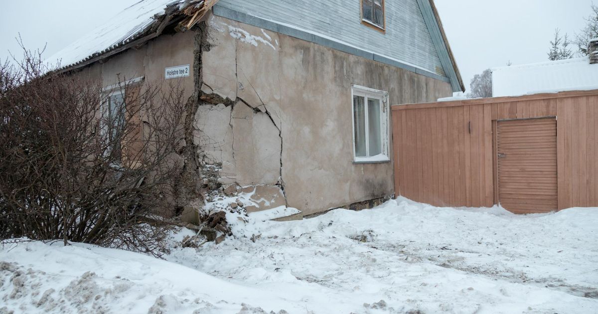 Holstres sõitis suur veok majja