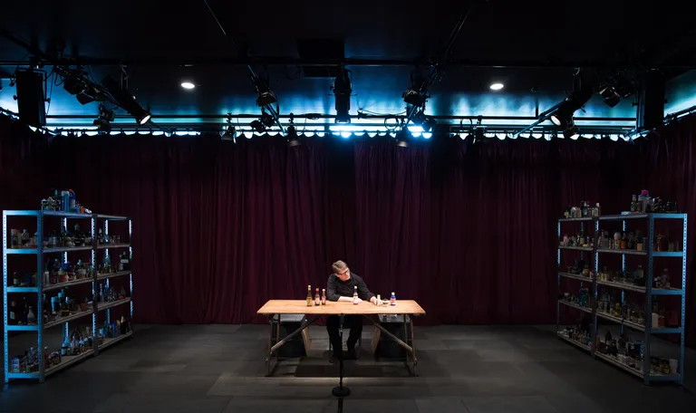 Robin Arthur «As You Like It». Forced Entertainment «Complete Works: Table Top Shakespeare»