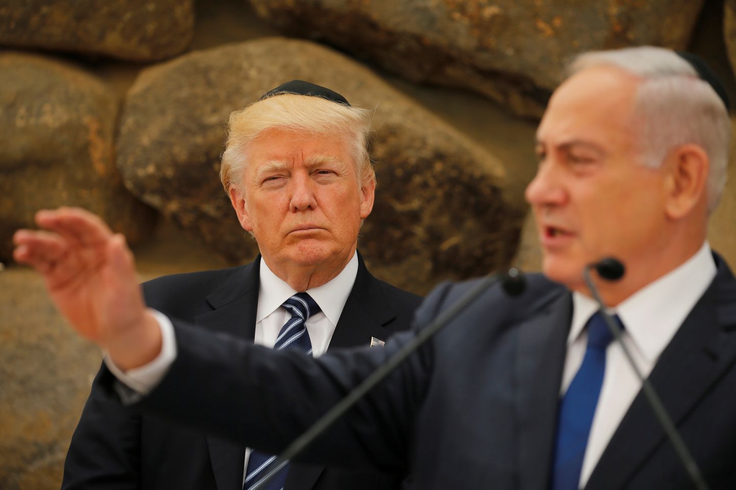 Iisraeli peaminister Benjamin Netanyahu ülistas USA presidenti Donald Trumpi otsuse eest tunnustada Jeruusalemma Iisraeli pealinnana.