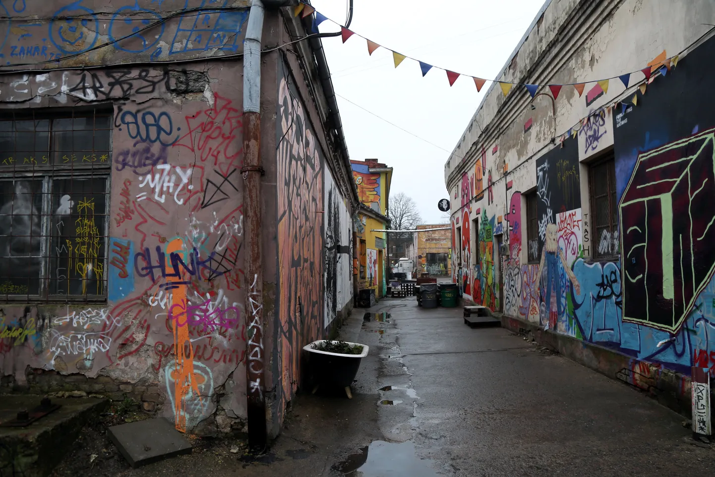 Grafiti Tallinas ielas kvartālā.