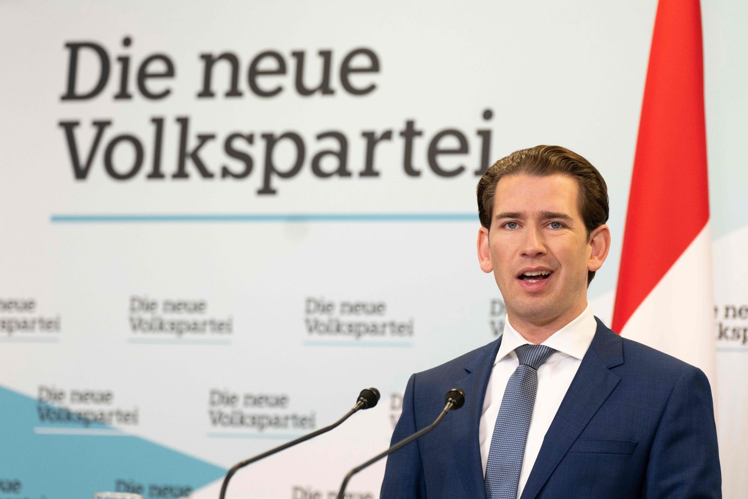 Austria konservatiivse Rahvapartei (ÖVP) esimees ja endine kantsler Sebastian Kurz pühapäeval Viinis pressikonverentsil.