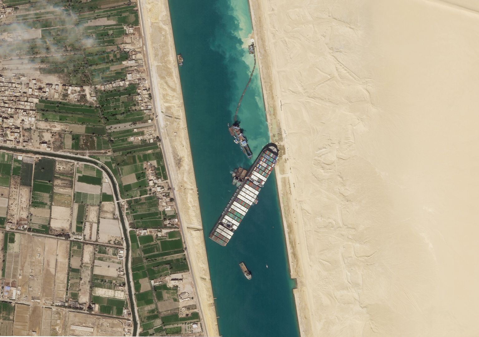 Suecas kanāls 2021. gada martā, kad to bija bloķējis kravas kuģis "Ever Given"