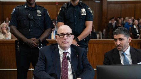 «Teil oli kõik olemas…» Kohtuniku halastamatu otsus saatis Hollywoodi eksmogulist seksuaalkiskja Harvey Weinsteini taas vangi