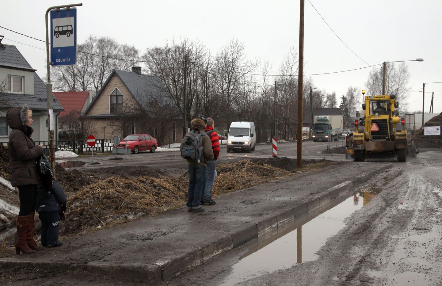 Pärnus Ehitajate teed korrastava AS Koger & Partnerite otsus suunata liiklus tööde ajaks Lille tänavale seab ohtu tänavaäärsed majad.