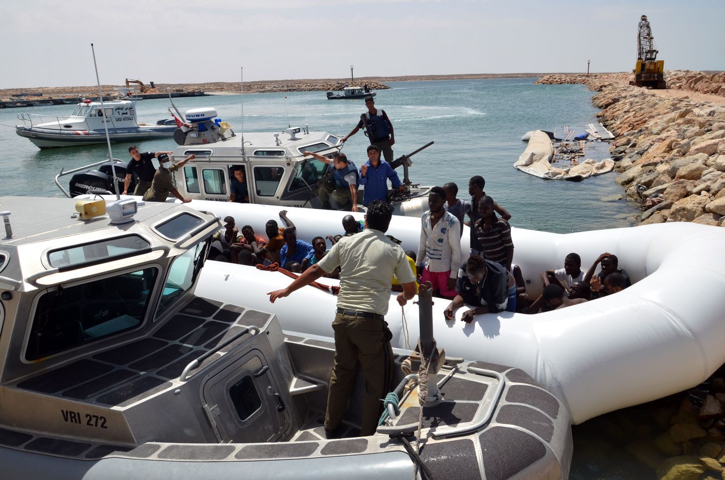Tuneesia piirivalve päästis triivivalt aluselt 124 sisserändajat