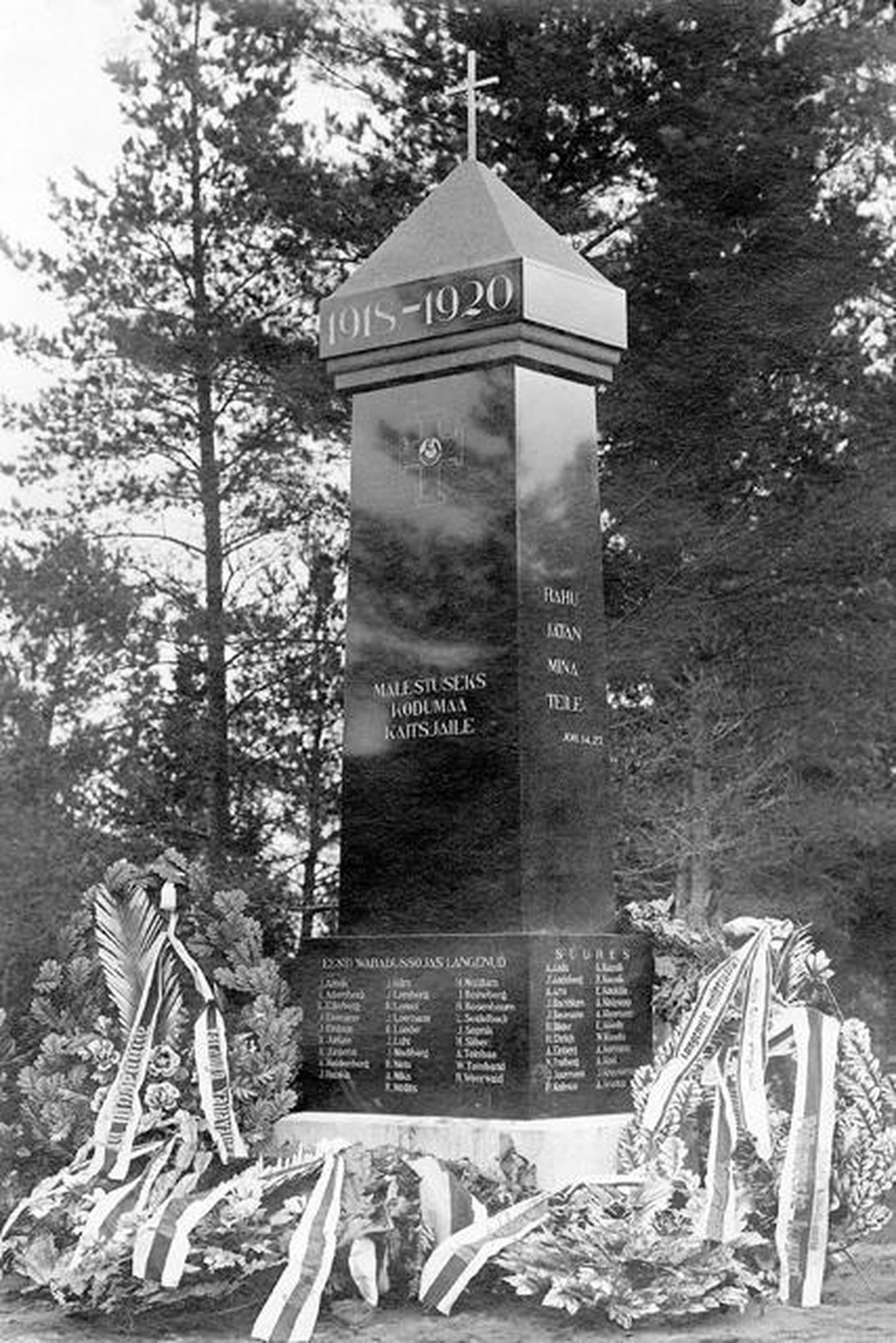 Haljala vabadussõja mälestussammas avamispäeval 1930. aastal.