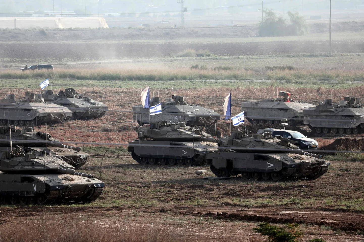 Iisraeli tankid koos muu soomustehnikaga.