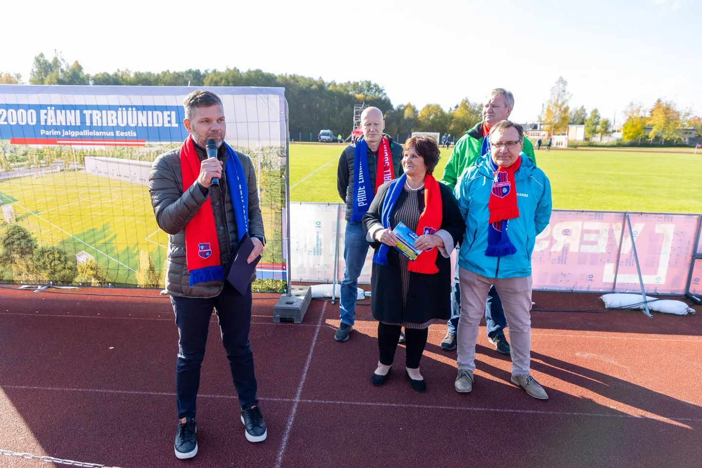 Veiko Veskimäe (vasakul) on toetanud Paide linnameeskonda ning on eeskuju ja innukusega endaga ühte paati saanud ka paljud kohalikud poliitikud.