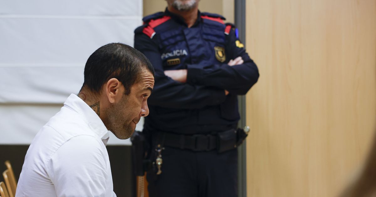 Vägistamises süüdistatav jalgpallilegend astus viimaks kohtu ette