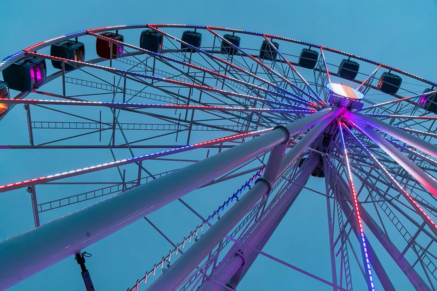 T1, Tallinn. 10.04.2019. 
T1 Mall of Tallinn Skywheel avapidu. 

T1 Mall of Tallinn's rooftop Ferris wheel completed. 
In the picture SkyWheel opening party.
Foto: Madis Sinivee/Postimees Grupp