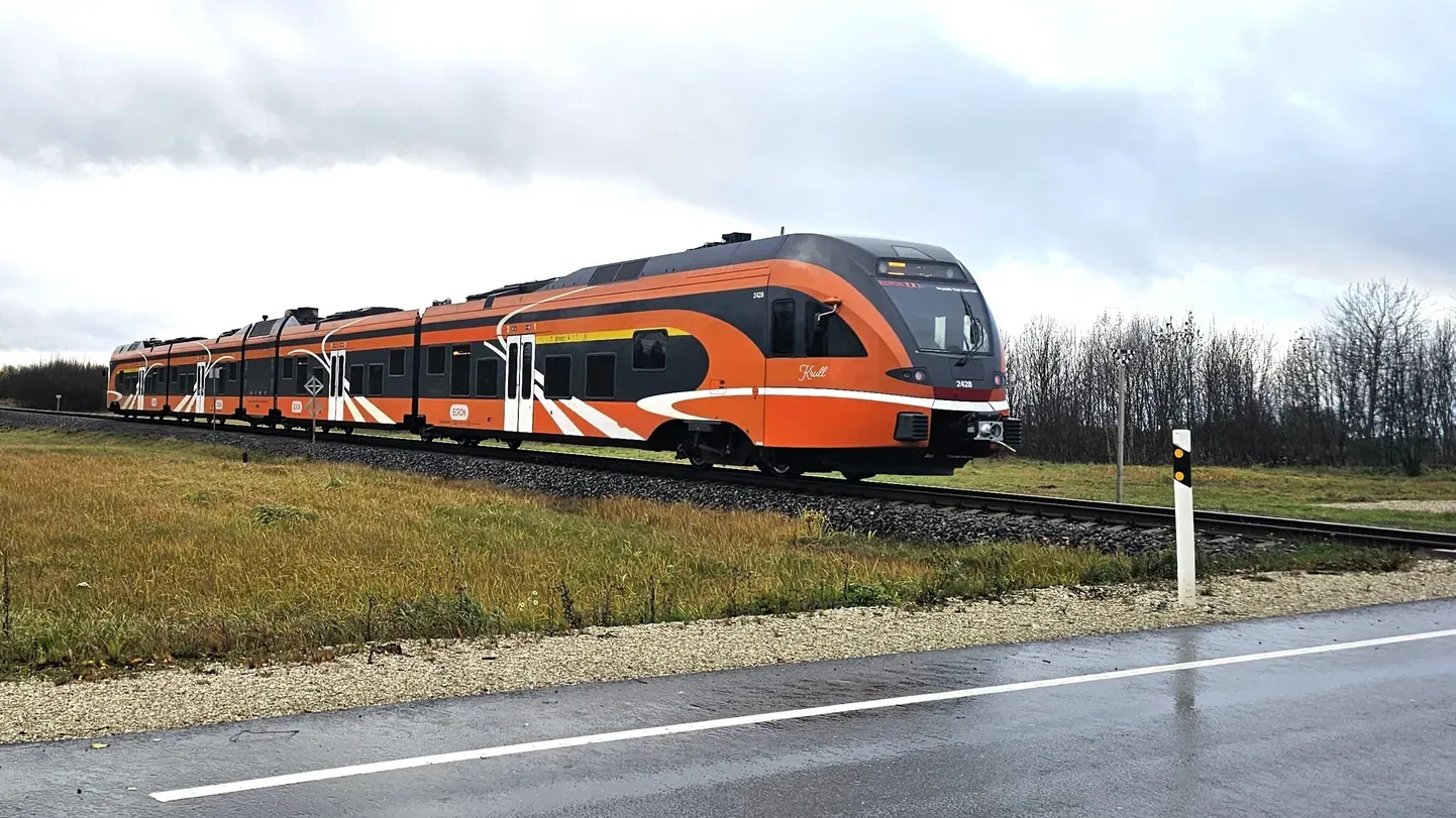 Поезд Stadler Flirt компании Elron.
