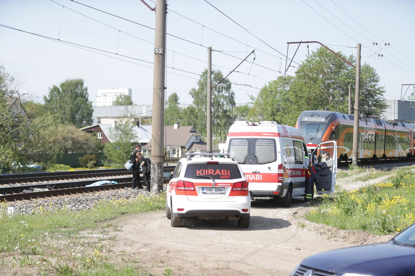 На железнодорожном переезде Веэренни поезд насмерть сбил человека.