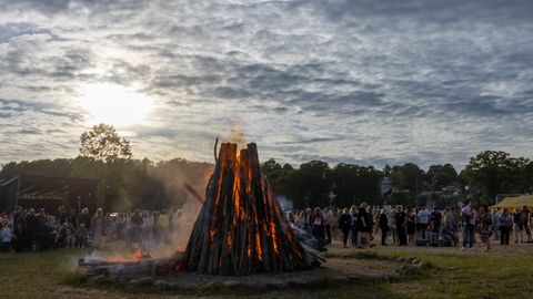 Ilus ilm meelitas Viljandi ranna jaanipeolisi täis