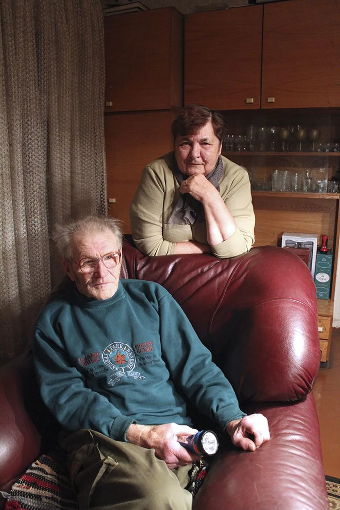Tiidu külas sündinud ja Sangaste kolhoosis pikalt insenerina töötanud Kalev Ilves ning abikaasa, pikaaegne Sangaste apteeker Aini-Heli Ilves tähistasid möödunud aastal kuldpulma.