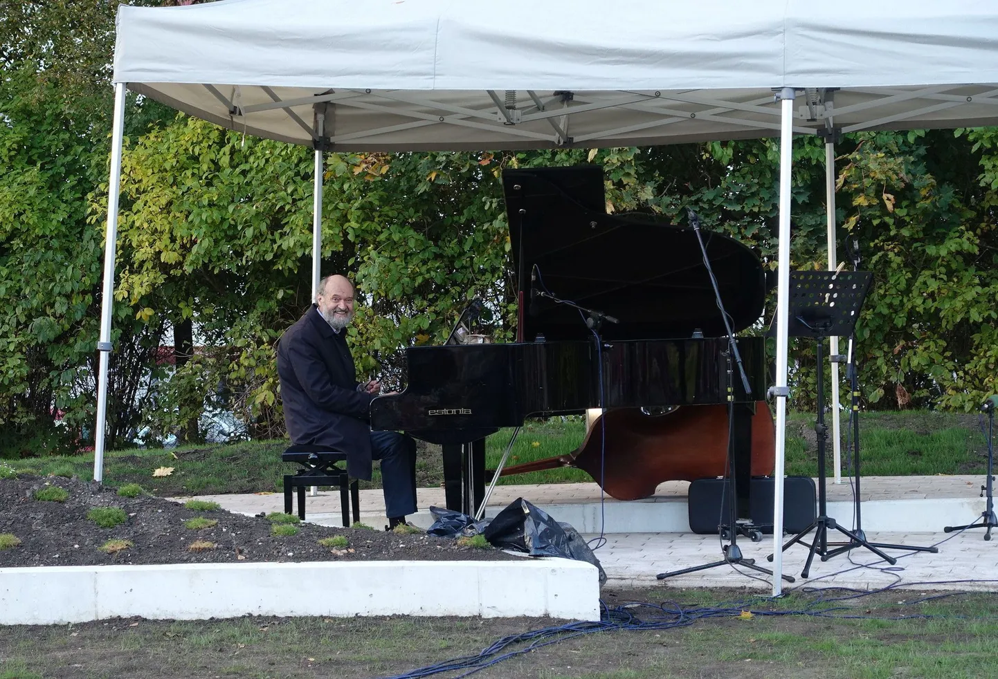 Arvo Pärdile pühendatud muusikaaia avamisel istus klaveri taha Ukuaru valssi esitama armastatud helilooja ise.