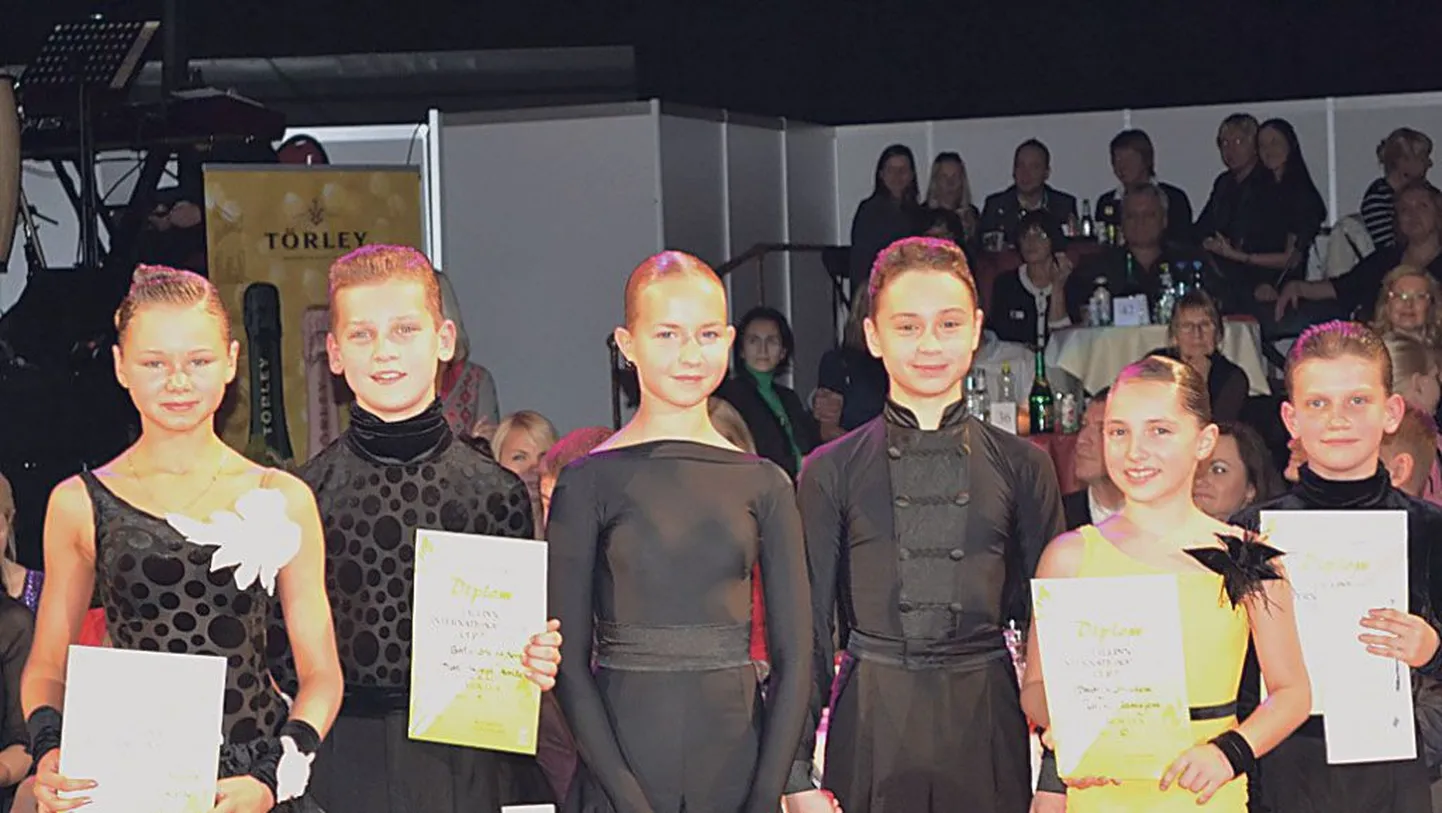 Eliisa Abramova - Artjom Garbunov (keskel).