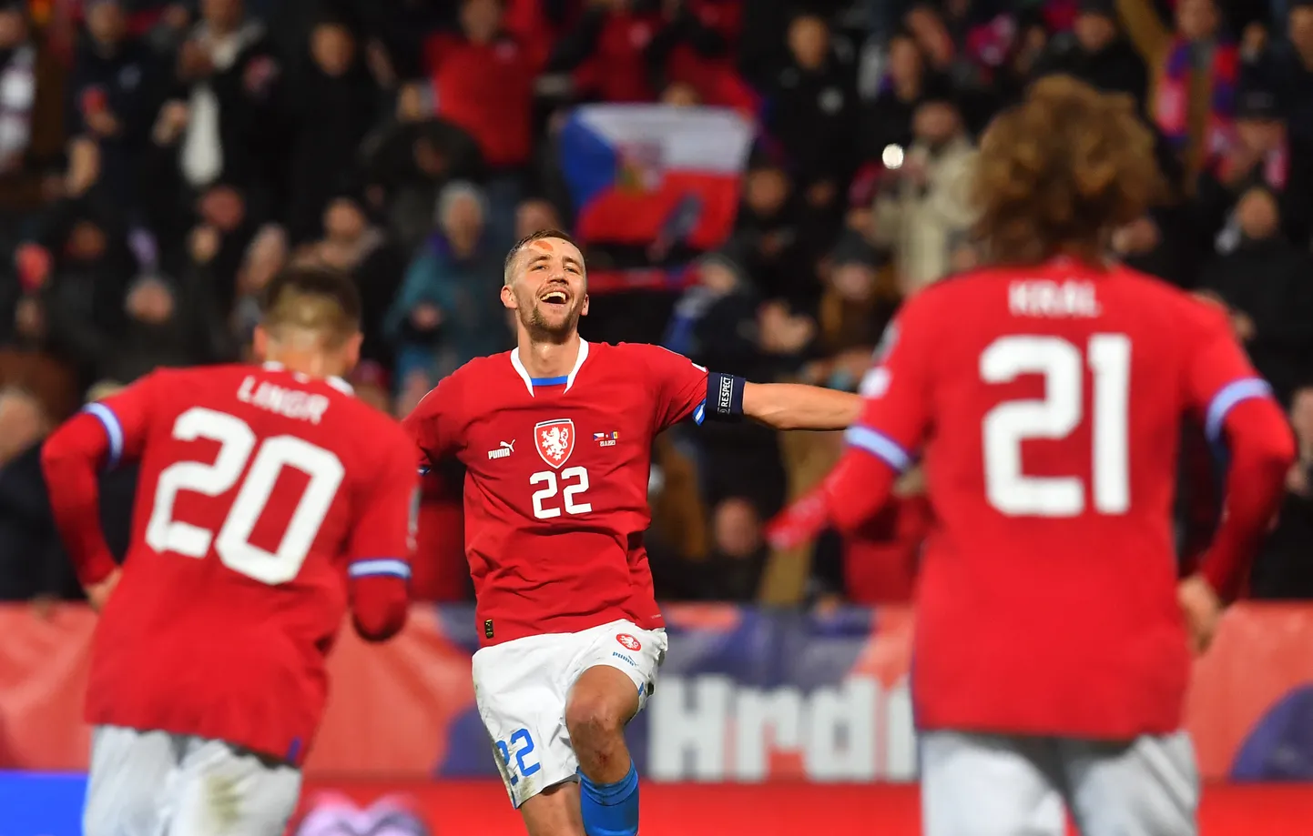 Чехи празднуют третий гол в ворота Молдовы.