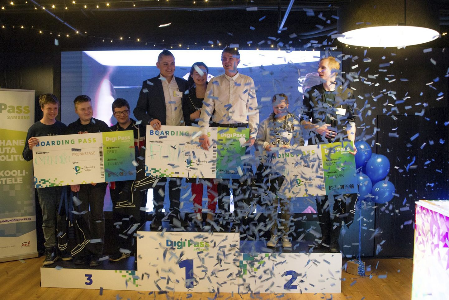 Võidukas meeskond FCQ Trans, kuhu kuulusid Kevin Varzin, Diana Piilsaare ja Tanel Arumäe Rakvere ametikoolist, valiti parimaks äpivõistlusel DigiPass.