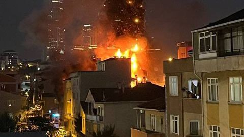 ФОТО И ВИДЕО ⟩ В Стамбуле прогремел мощный взрыв
