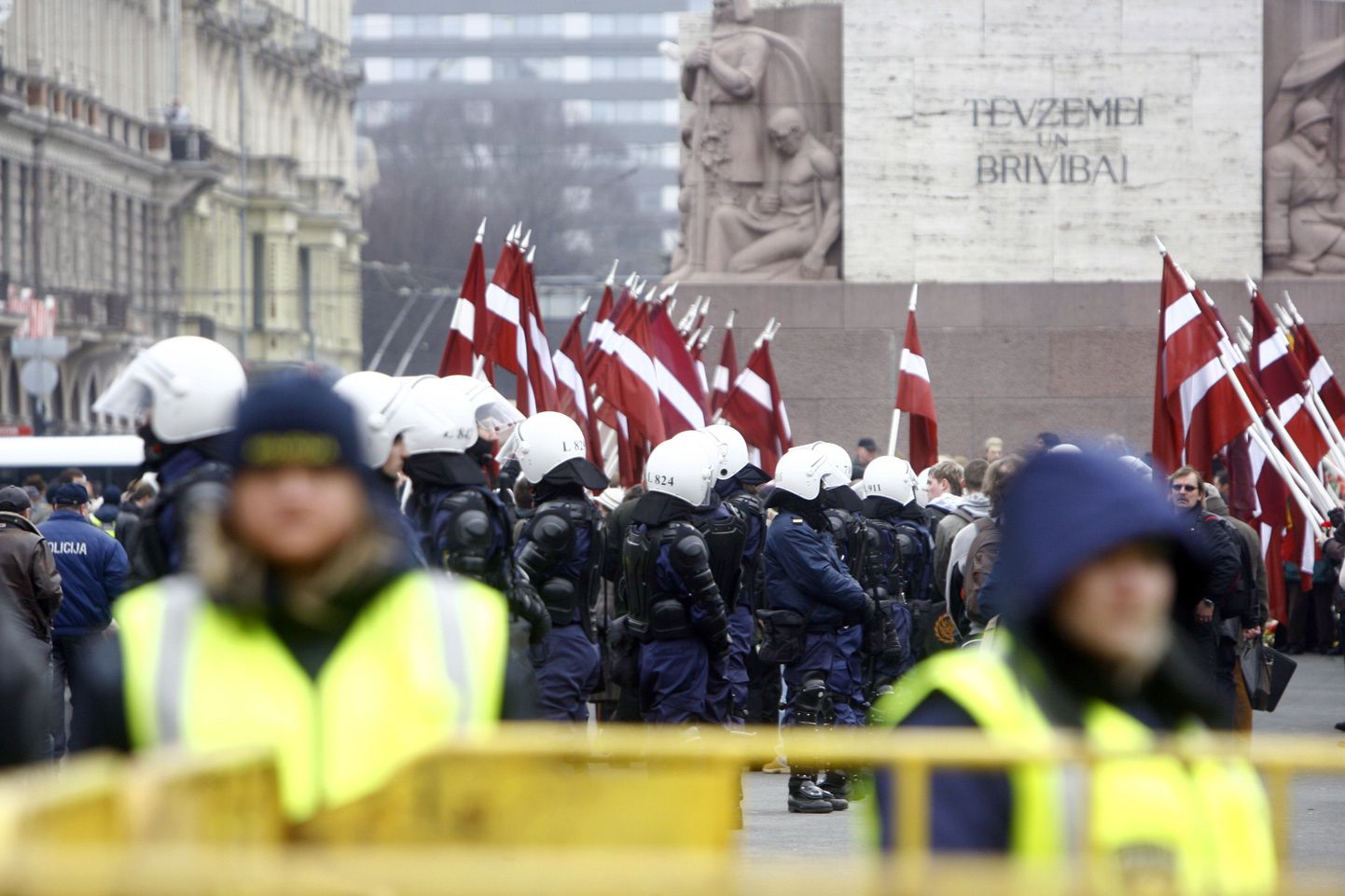 Läti leegionäride marss Riia südalinnas.
