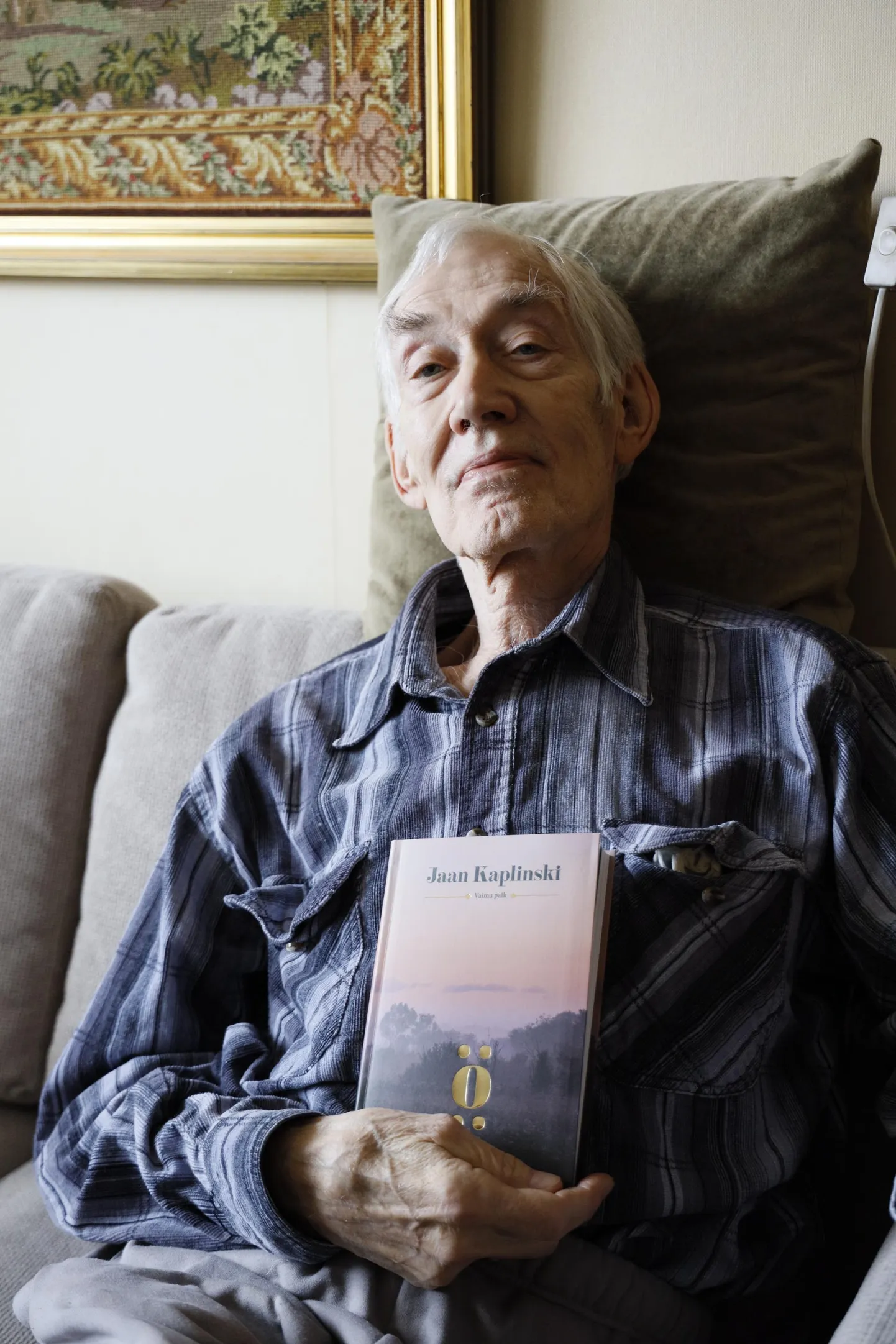 Jaan Kaplinski oma raamatuga «Vaimu paik».