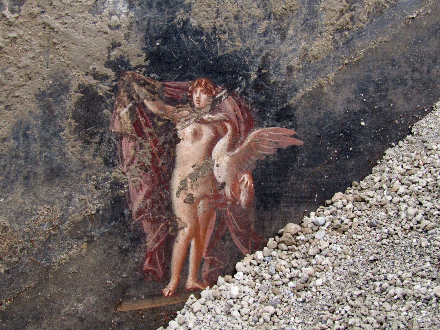 Arheoloogid leidsid Vana-Rooma linnas Pompeis väljakaevamisi tehes musta värvi seintega peosaali, millel on näha ka Trooja sõjaga seotud mütoloogilisi tegelasi
