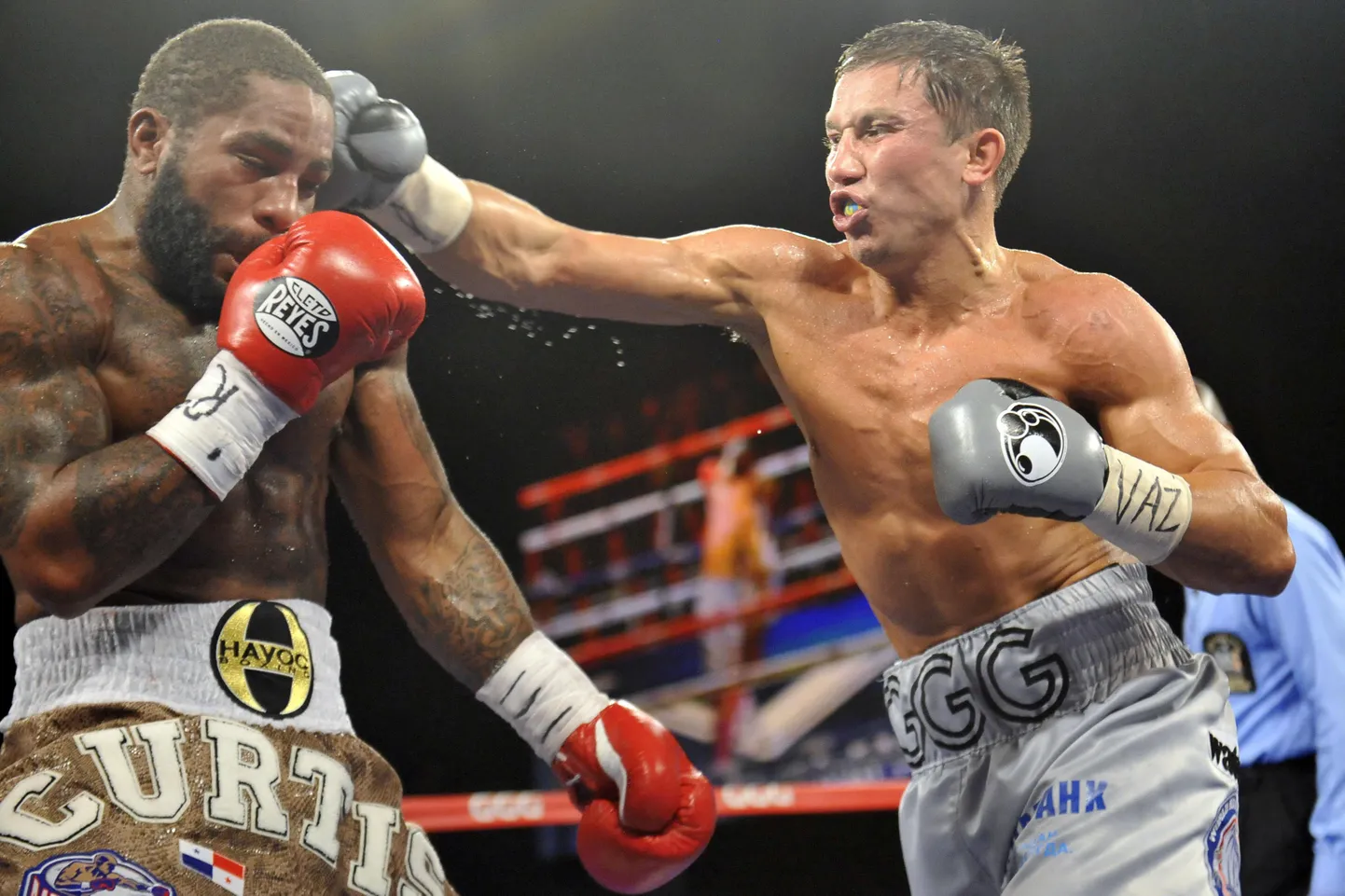 Gennadi Golovkin (paremal) ja Curtis Stevens.