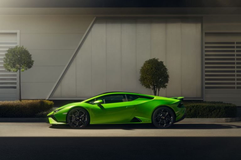 Automobili Lamborghini esitleb: Huracán Tecnica – tagaveoline, V10 jõuallikaga supersportauto ühendab disaini- ja inseritöö tippsaavutused.
