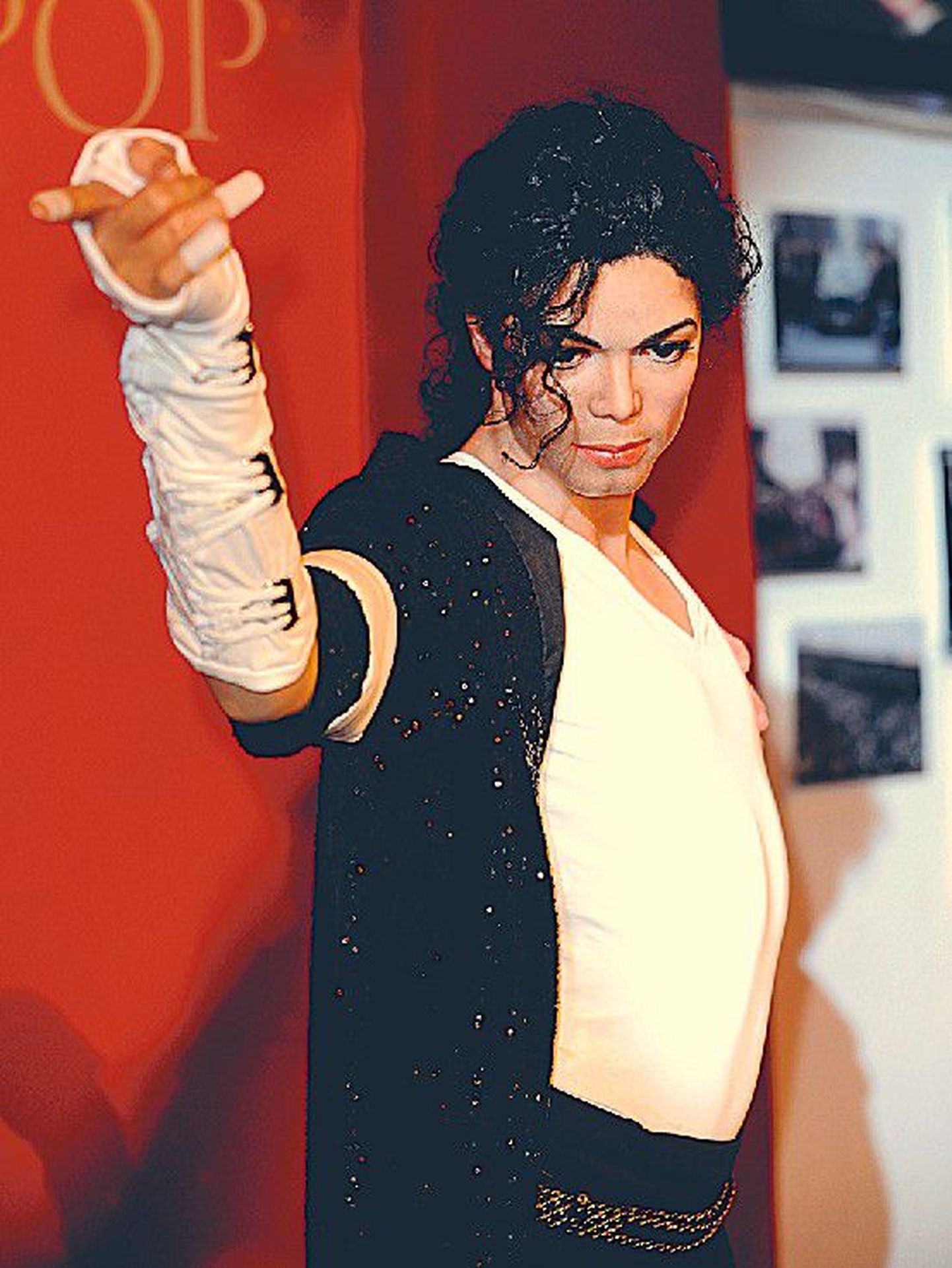 Õige pea pärast Michael Jacksoni surma lisandus  tema järjekordne, juba 13. kuju ka Londonis asuva Madame Tussaud’ vahakujude muuseumi.