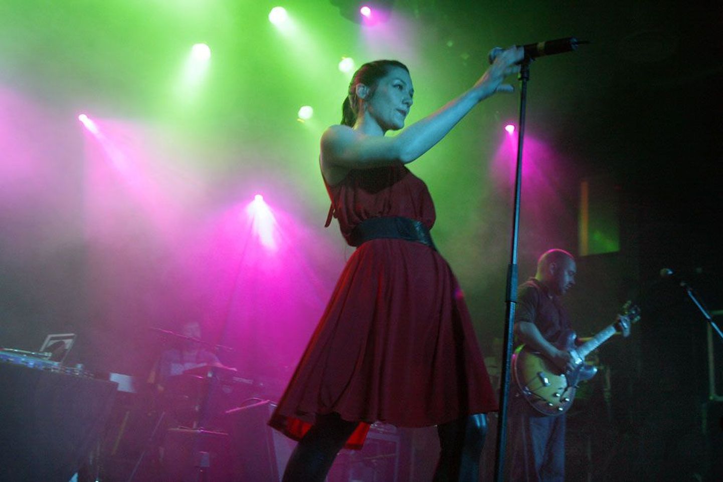 Briti funk-soul-bänd Morcheeba esines Tallinnas täismajale.
