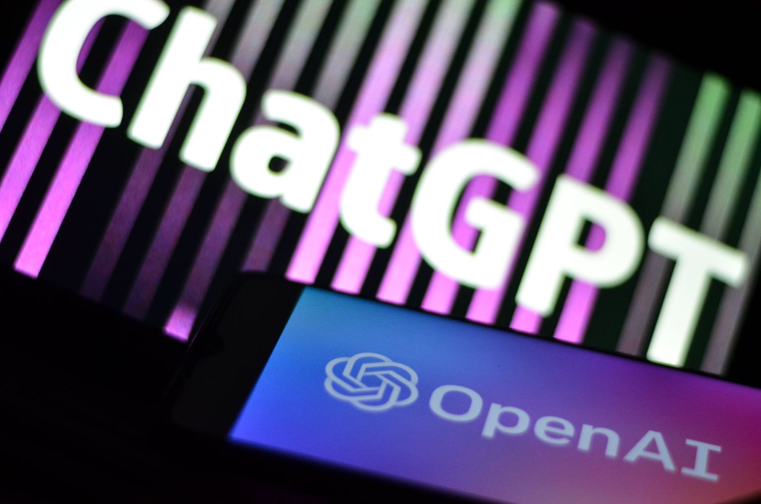 ChatGPT and OpenAI logod.