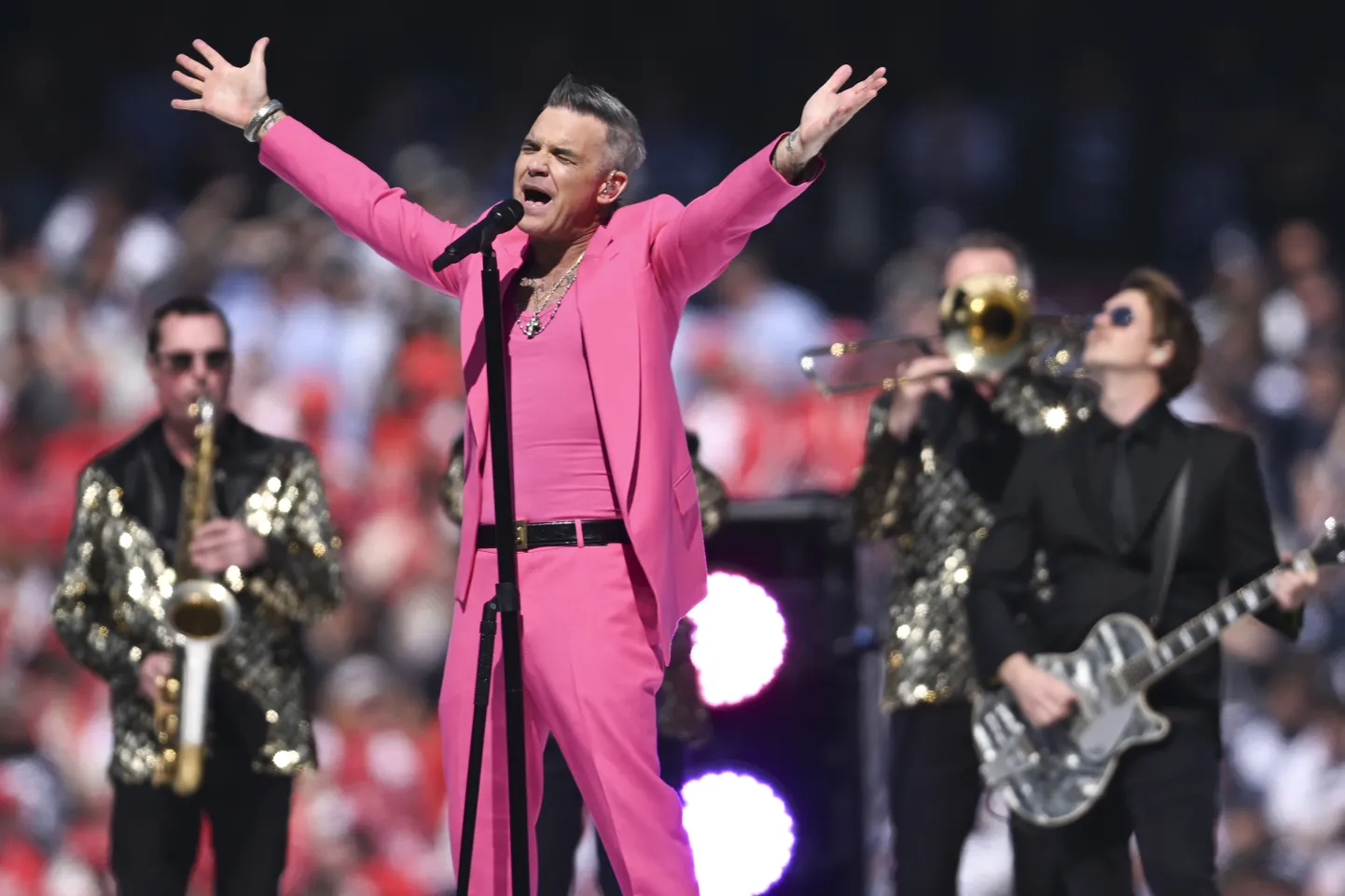 Laulja Robbie Williams on hetkel maailmatuuril «XXV World Tour».