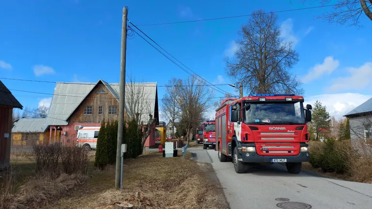 Päästjad kustutasid Sindis tahmapõlengut.