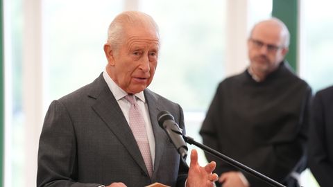 UUED TUULED ⟩ Kuningas Charles ei kavatse enam vaikides pealt vaadata