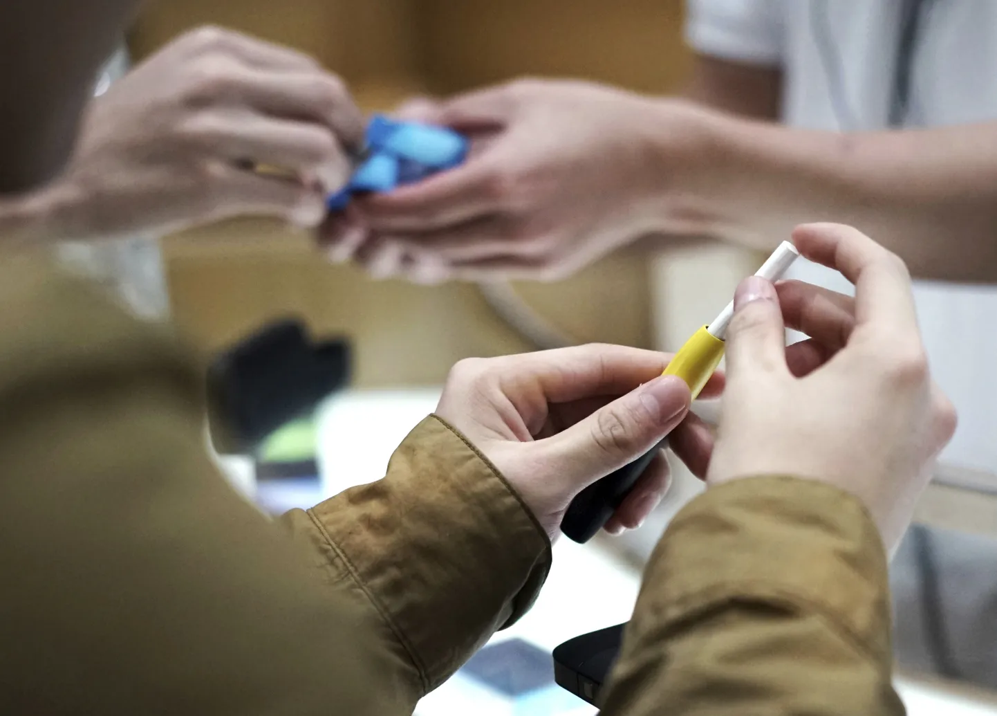 Нагреваемое табачное изделие представляет собой комбинацию электронного устройства и специальной сигареты.