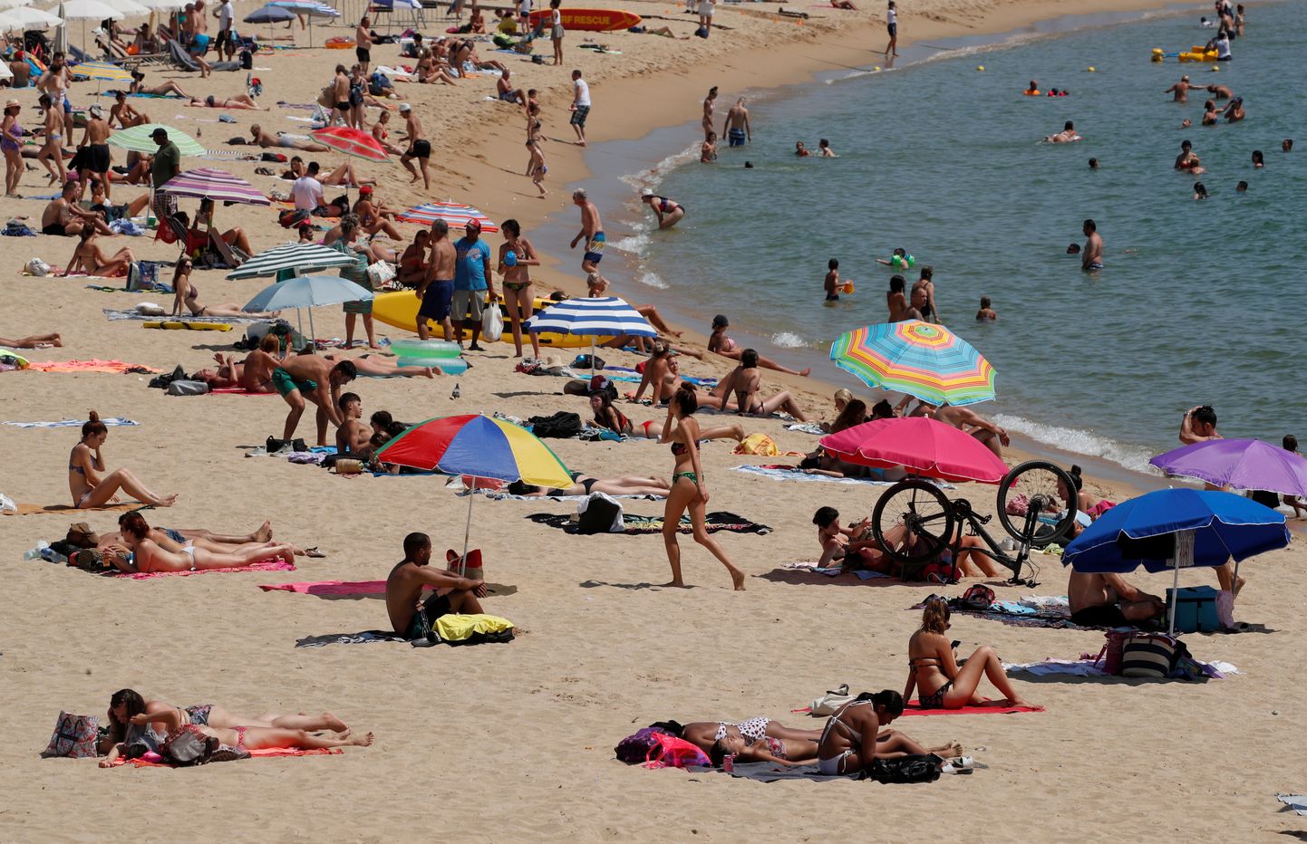 Barcelona rand: PZU teatel on vähemalt 15 eestlast pidanud lendude tühistamise tõttu ise uusi kojusaamisvõimalusi organiseerima hakkama