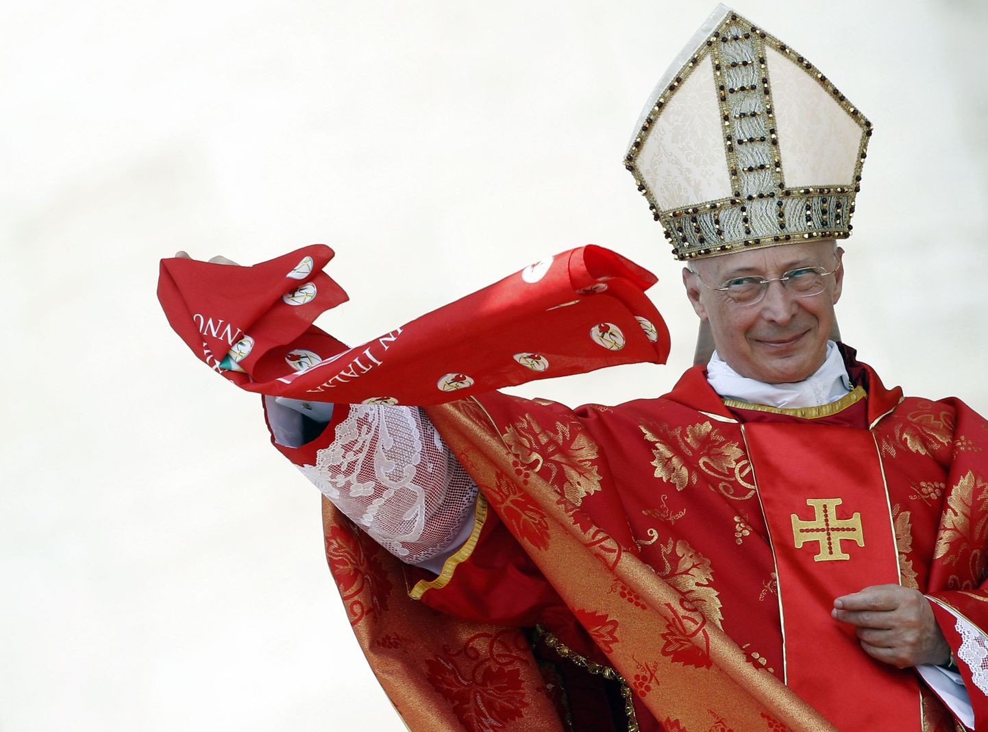 Kardinal Angelo Sodano Püha Peetri väljakul Vatikanis 26. mail 2012.